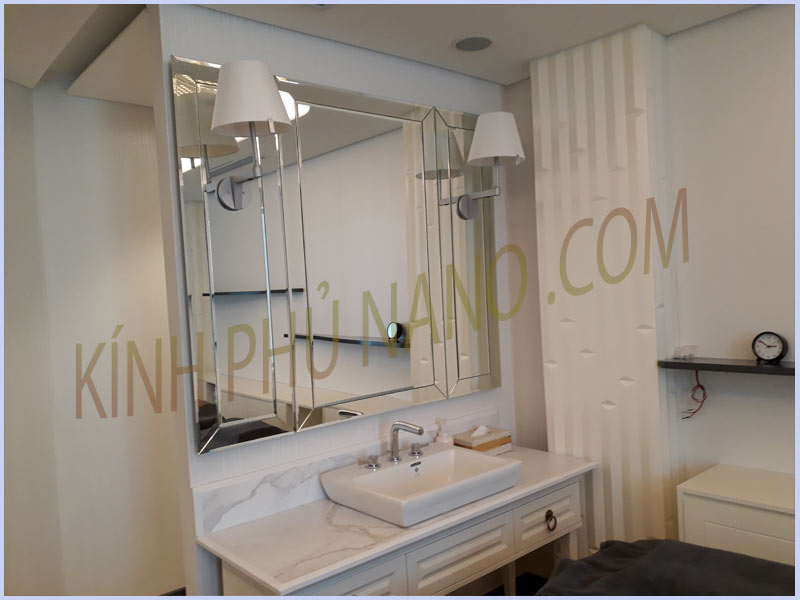 Gương ghép trang trí cho nhà tắm