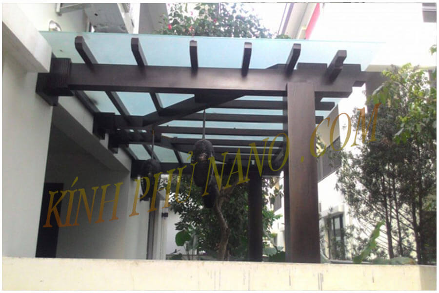 Mái hiên bằng kính cường lực