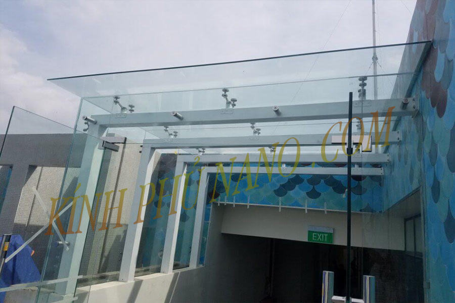 Mái hiên kính cường lực đẹp