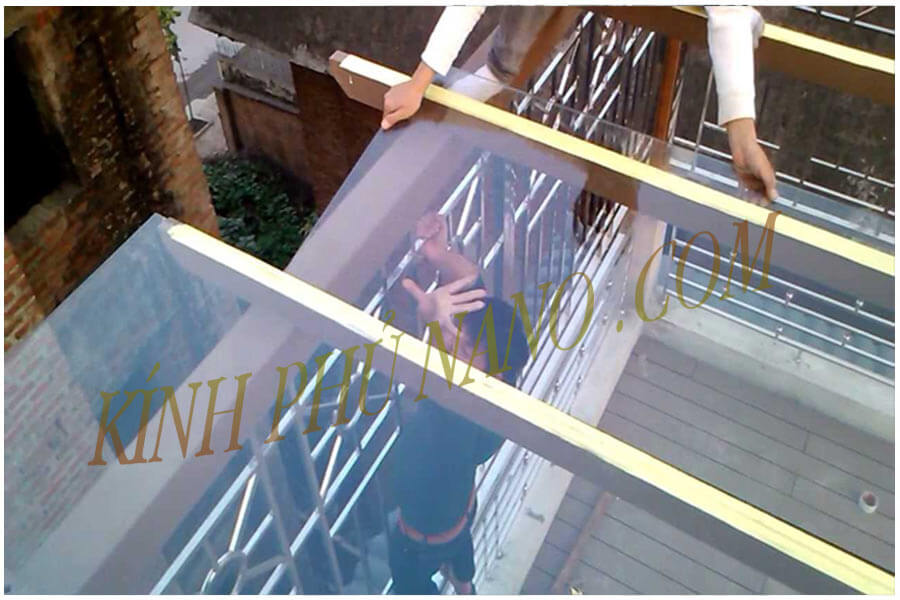 Mái kính ngoài trời