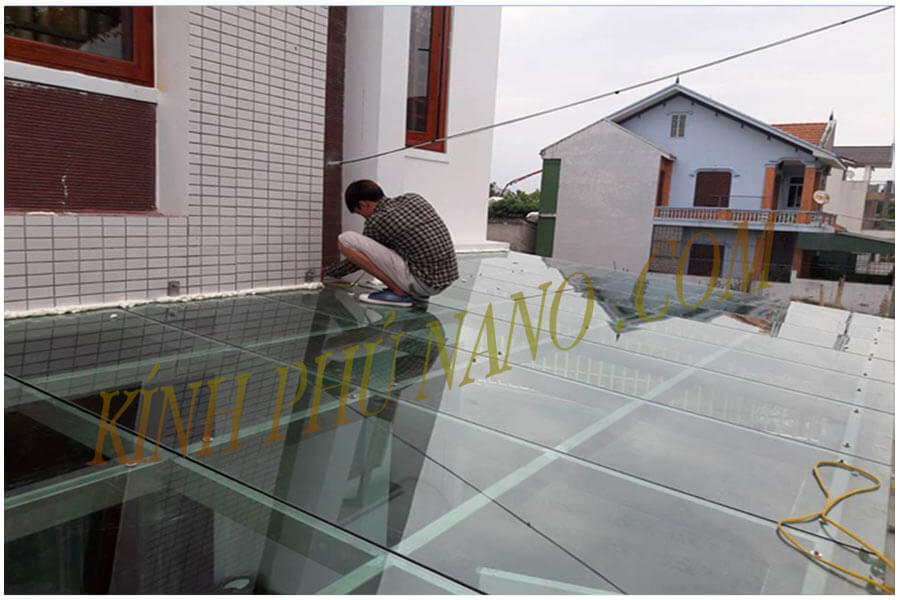 Thi công mái che kính cường lực