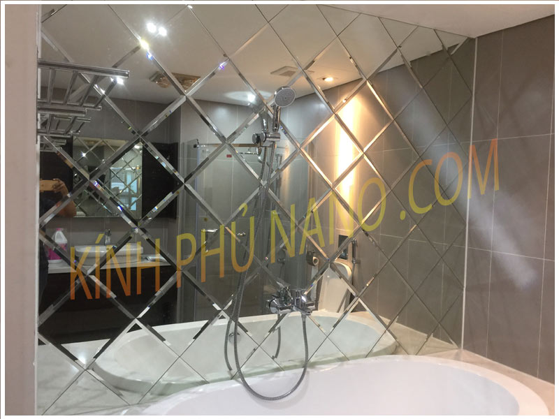 Gương ghép trang trí phòng tắm