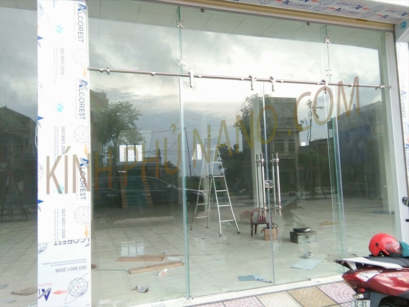 Cửa kính thủy lực đẩy ngang