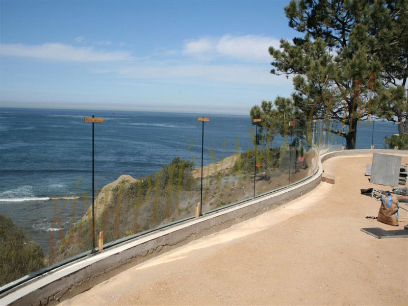 Thi công lan can kính tại Quảng Ninh