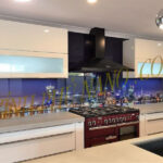 Tranh kính in 3D ốp tường bếp sự chọn của nhiều gia chủ hiện nay - Kính phủ nano - Gương trang trí mài cạnh Nhật Hằng