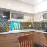 Tranh kính in 3D ốp tường bếp sự chọn của nhiều gia chủ hiện nay - Kính phủ nano - Gương trang trí mài cạnh Nhật Hằng