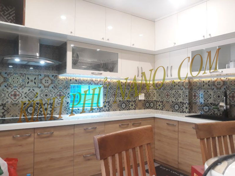 Bảng báo giá kính sơn màu ốp bếp tại Hà Nội mới nhất - Kính phủ nano - Gương trang trí mài cạnh Nhật Hằng