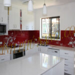 Tranh kính in 3D ốp tường bếp sự chọn của nhiều gia chủ hiện nay - Kính phủ nano - Gương trang trí mài cạnh Nhật Hằng