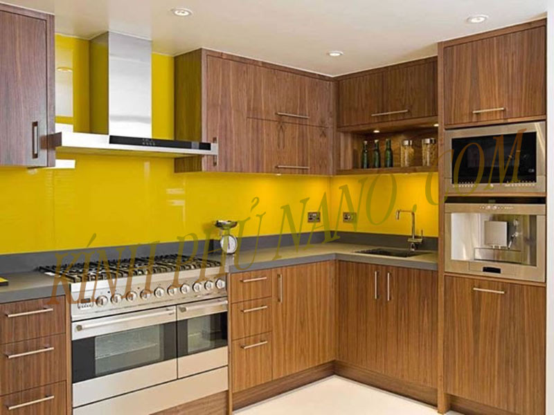 Kính ốp bếp màu vàng chanh