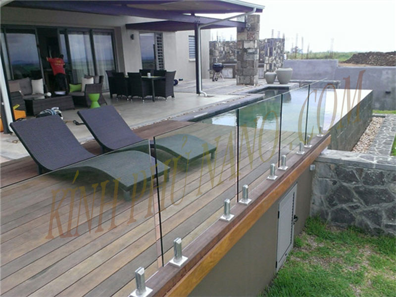 Ban công kính cho khu nghỉ dưỡng cao cấp