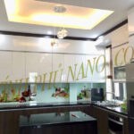 Tranh kính in 3D ốp tường bếp sự chọn của nhiều gia chủ hiện nay - Kính phủ nano - Gương trang trí mài cạnh Nhật Hằng